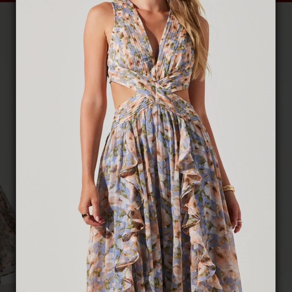 NEW with tags ASTR The Label Noya Floral Maxi Dress